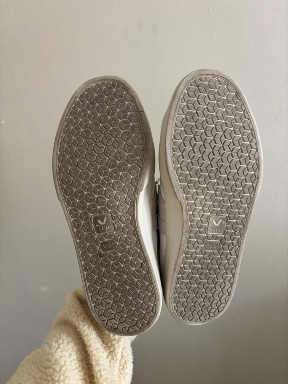 Veja White Low-Top Sneakers with Beige Suede 'V' - Picture 4 of 4